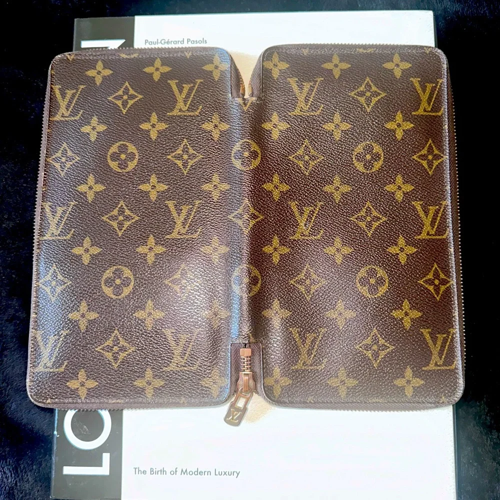🔷LAST CALL🔷 Louis Vuitton Monogram De Voyage Travel Organizer Zippy Wallet - Picture 10 of 15